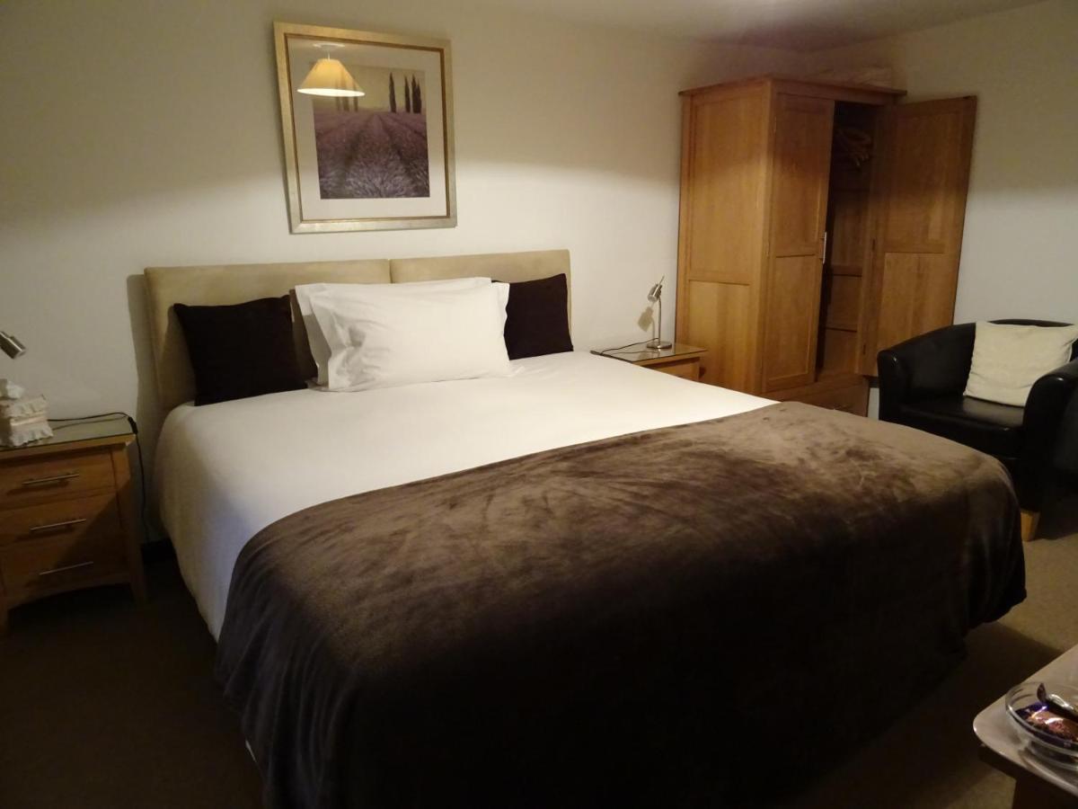 Quiet Woman House Bed & Breakfast Halstock Екстериор снимка