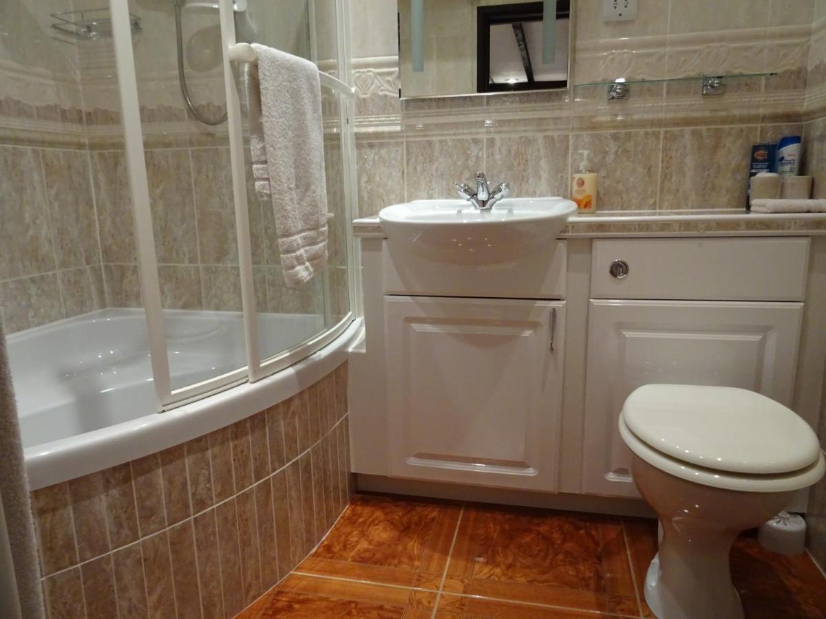 Quiet Woman House Bed & Breakfast Halstock Екстериор снимка
