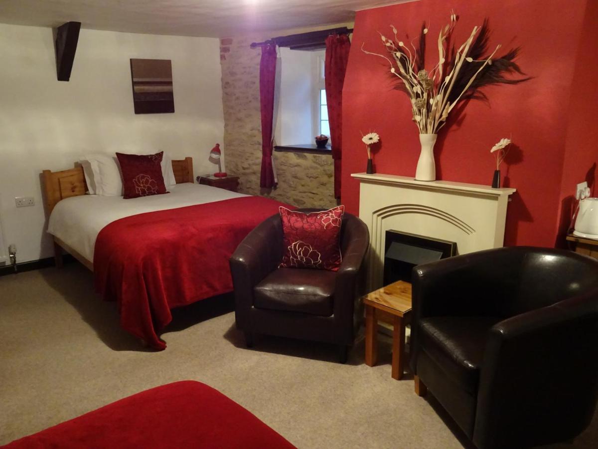 Quiet Woman House Bed & Breakfast Halstock Екстериор снимка
